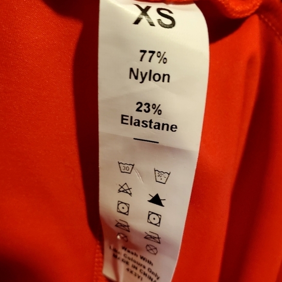 HALARA Red 2 in 1 Skort Shorts Flare Pockets XS NWT - Picture 8 of 9